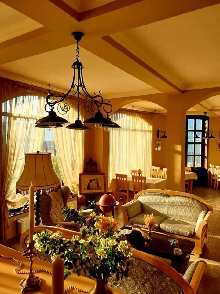 Pensiunea Casa Mircea & Restaurant Ieşelniţa Extérieur photo