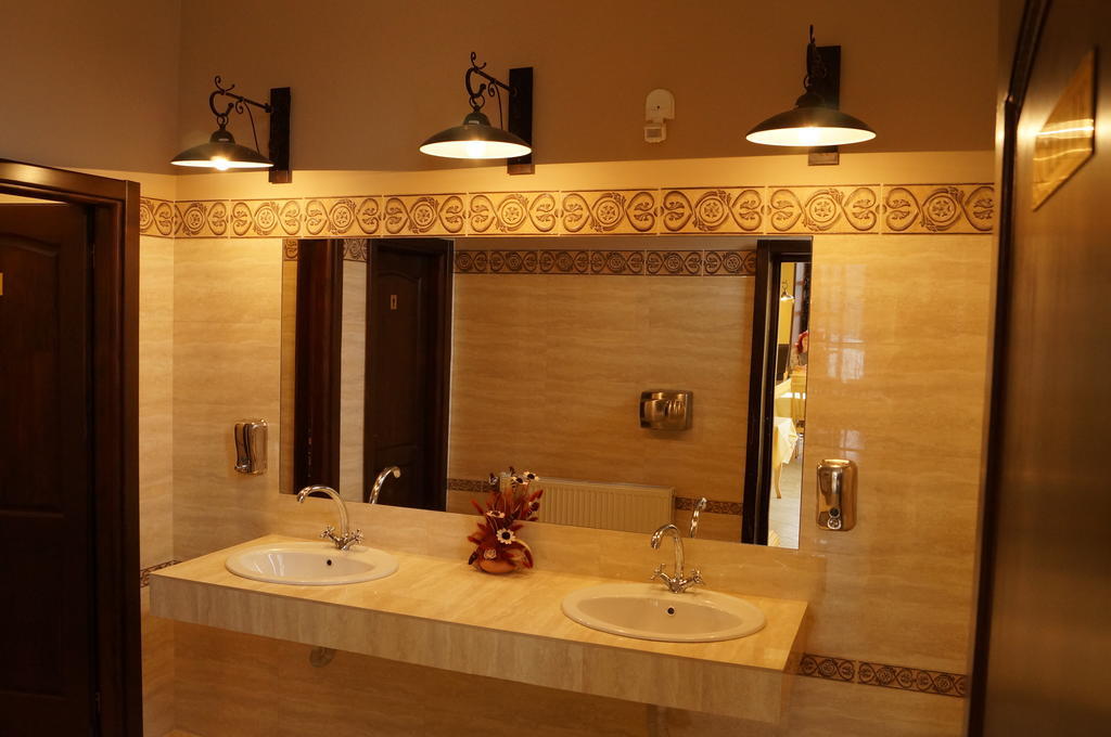 Pensiunea Casa Mircea & Restaurant Ieşelniţa Extérieur photo